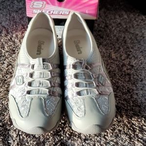 New skechers micro shoes sz 11